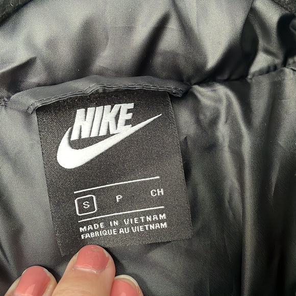 Nike Puffer Coat - Picture 2 of 3